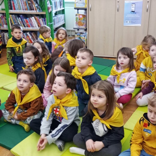Wycieczka do biblioteki – Pszczółki