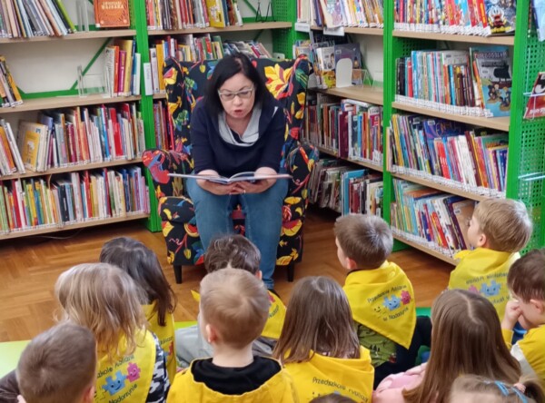 Wycieczka do biblioteki – Pszczółki Wycieczka do biblioteki – Pszczółki