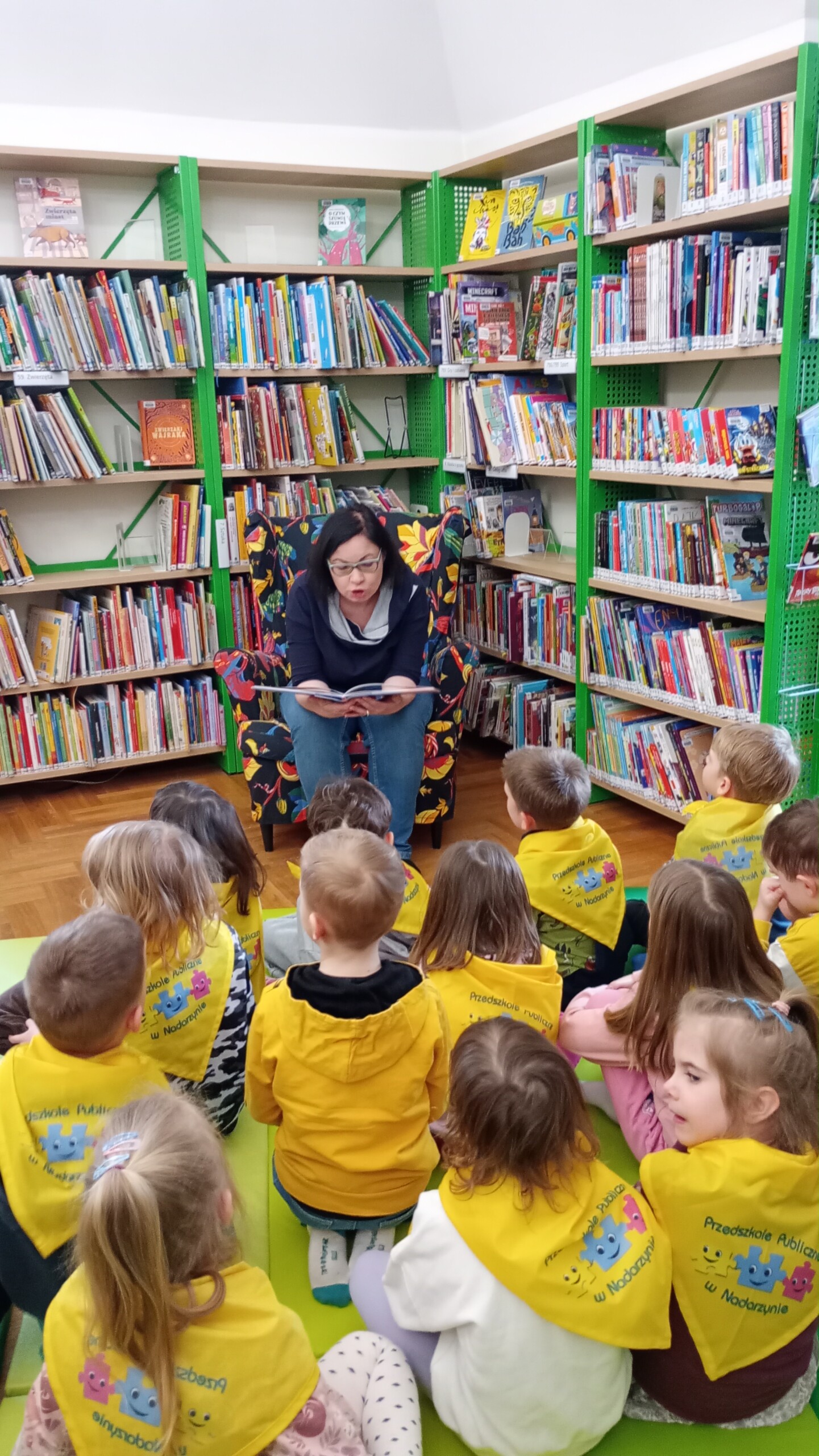 Wycieczka do biblioteki – Pszczółki Wycieczka do biblioteki – Pszczółki