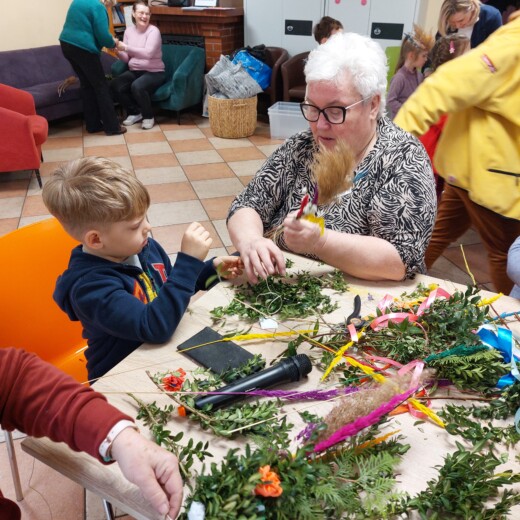 Pszczółki, seniorzy i palmy wielkanocne