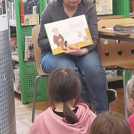 Wiewiórki w Bibliotece Publicznej w Nadarzynie