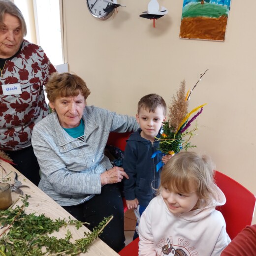 Pszczółki, seniorzy i palmy wielkanocne