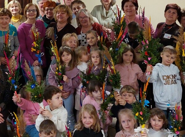 Pszczółki, seniorzy i palmy wielkanocne Pszczółki, seniorzy i palmy wielkanocne