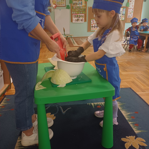 Zajęcia z kiszenia kapusty w Żabkach