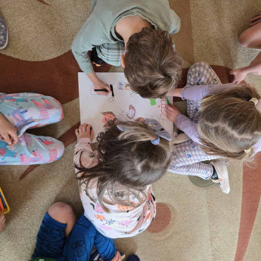 Gniewek w „Pszczołach”