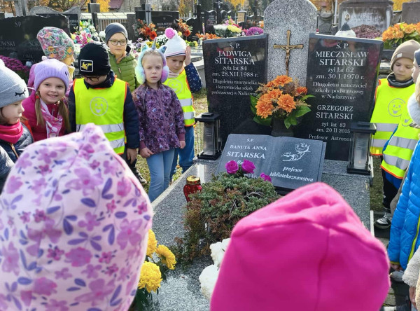 Spacer „Pszczółek” na cmentarz