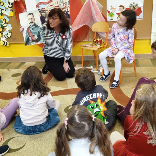 Lekcja historii w grupie Pszczółki