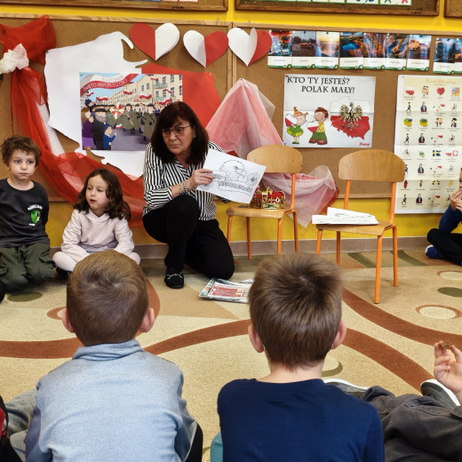 Lekcja historii w grupie Pszczółki