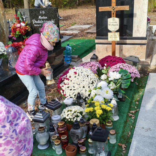 Spacer „Pszczółek” na cmentarz