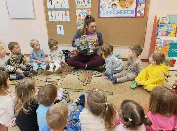 Czytający rodzic, mama Lei – Biedronki