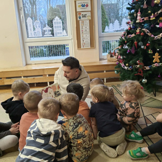 Czytający Rodzic – tata Adasia i mama Amelki – Biedronki