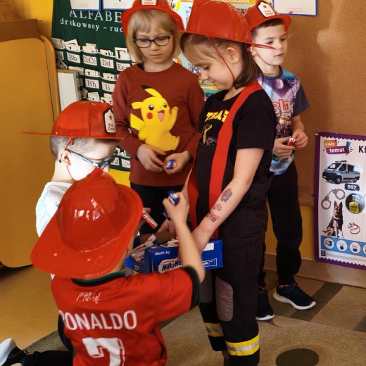 Dziadek strażak-Pszczółki