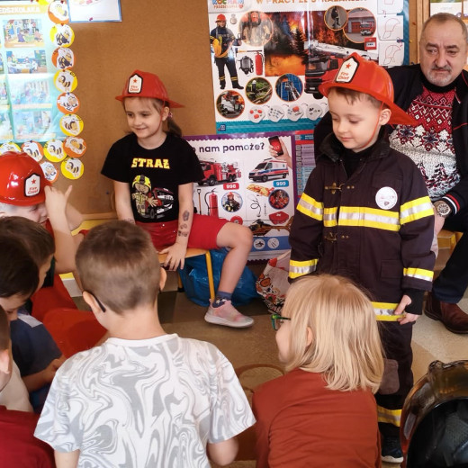 Dziadek strażak-Pszczółki