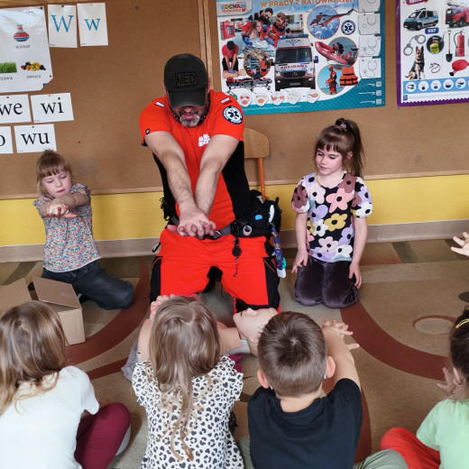 Rodzic ekspert-ratownik medyczny. Pszczółki