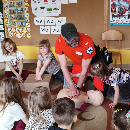 Rodzic ekspert-ratownik medyczny. Pszczółki