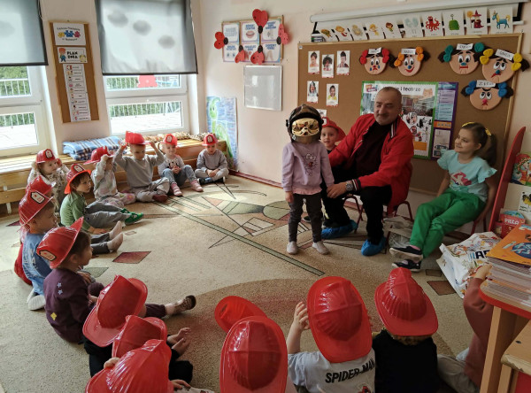 Dziadziuś ekspert – strażak – Biedronki