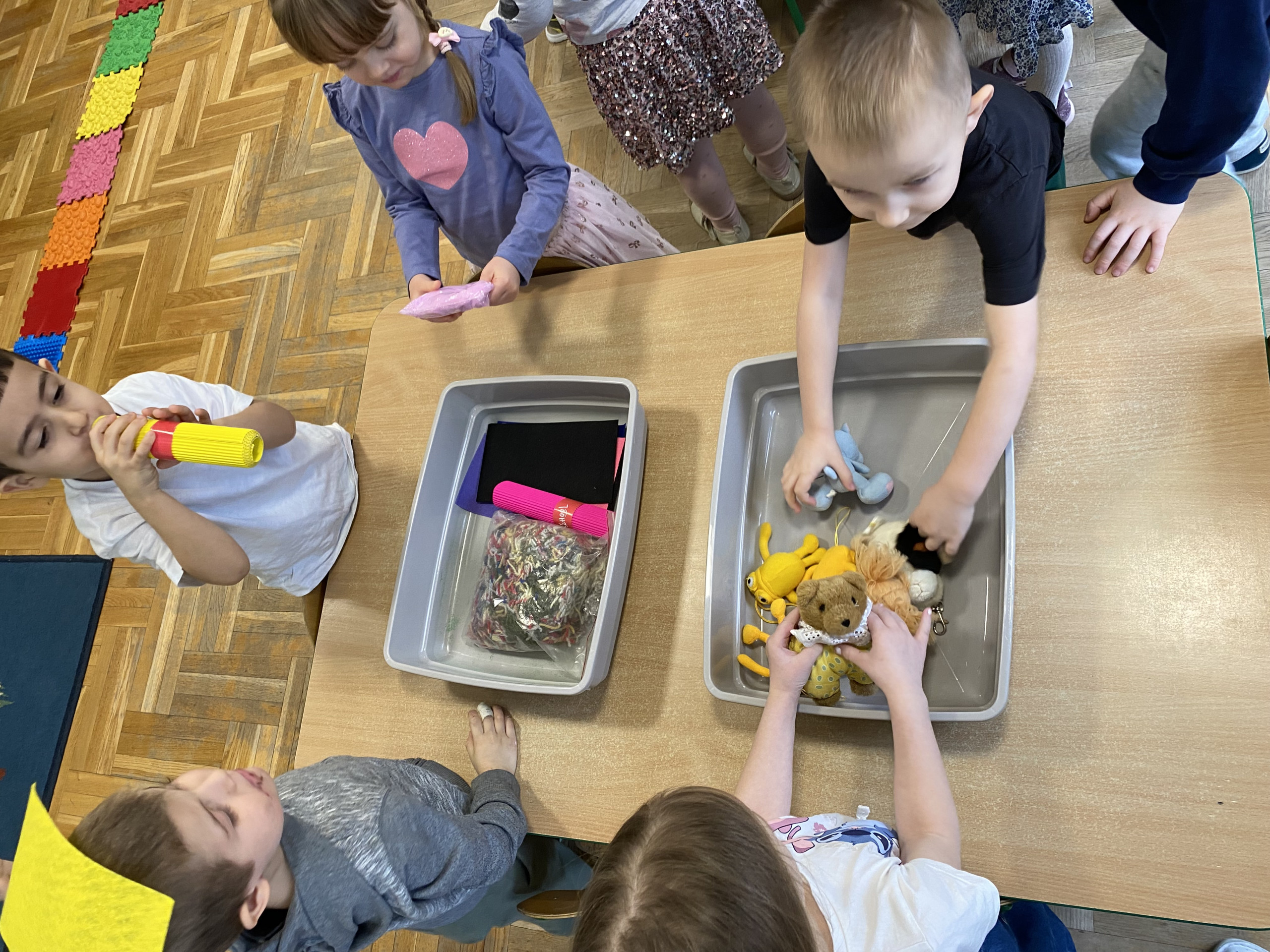 Grupa II „Żaby” – realizacja projektu „Gra zmysłami” w miesiącu lutym