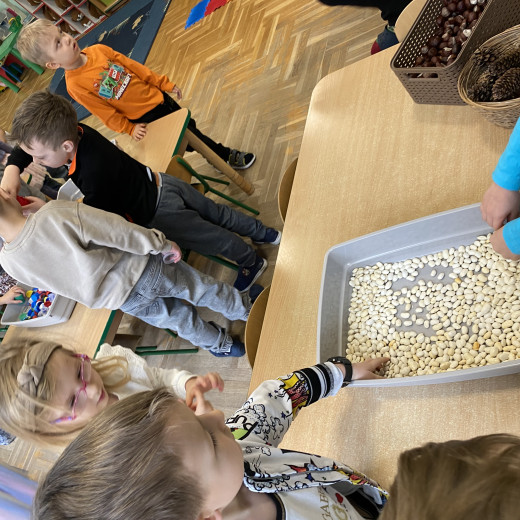 Grupa II „Żaby” – realizacja projektu „Gra zmysłami” w miesiącu lutym