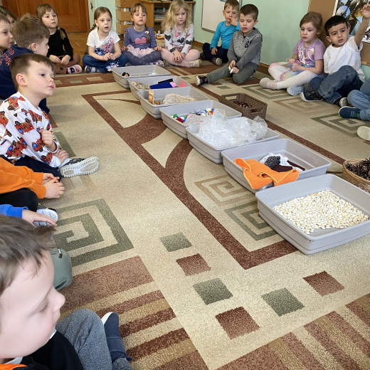 Grupa II „Żaby” – realizacja projektu „Gra zmysłami” w miesiącu lutym