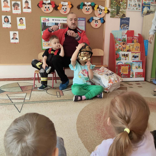 Dziadziuś ekspert – strażak – Biedronki