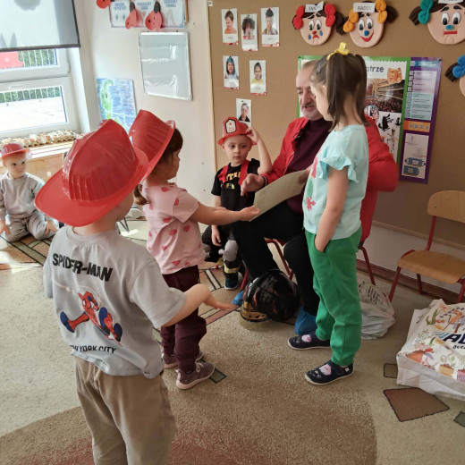 Dziadziuś ekspert – strażak – Biedronki