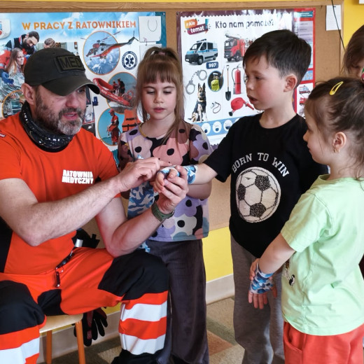 Rodzic ekspert-ratownik medyczny. Pszczółki