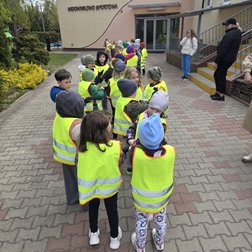 Przedszkolaki sprzątają świat