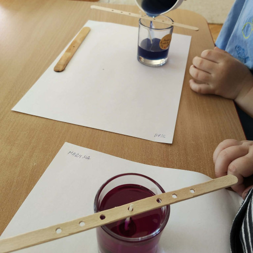 Biedronki tworzą świece zapachowe