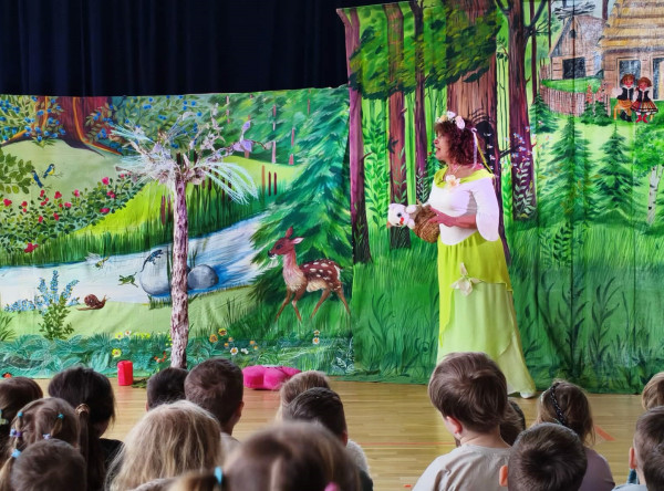 Teatrzyk „Grające drzewo”