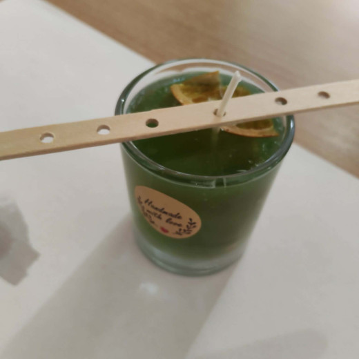 Biedronki tworzą świece zapachowe