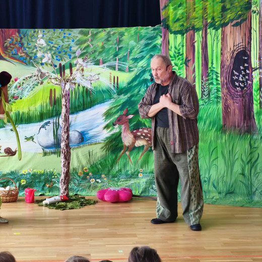 Teatrzyk „Grające drzewo”