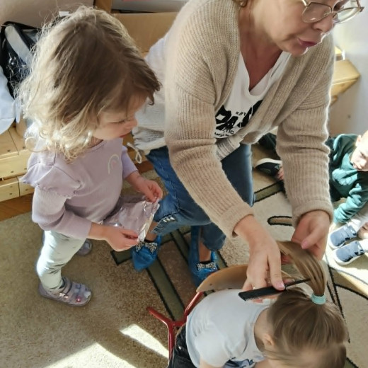 Babcia ekspert – fryzjerka- Biedronki