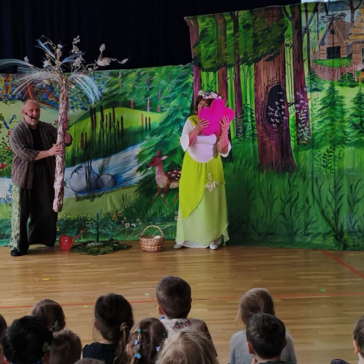 Teatrzyk „Grające drzewo”