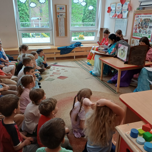 Teatrzyk kamishibai – Biedronki i Żabki