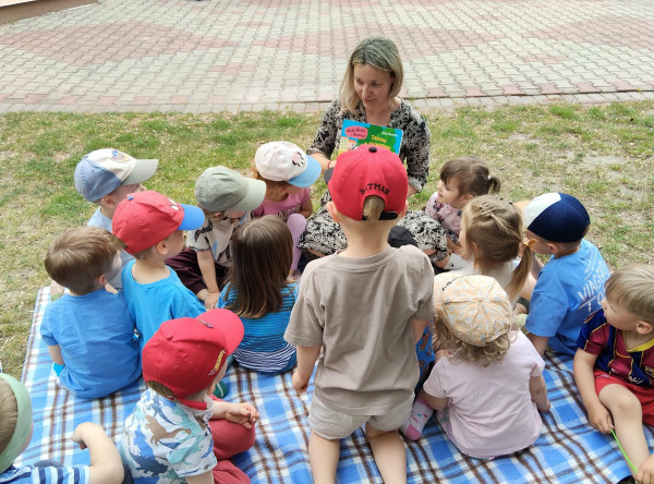 Czytający rodzic – mama Hani – Biedronki
