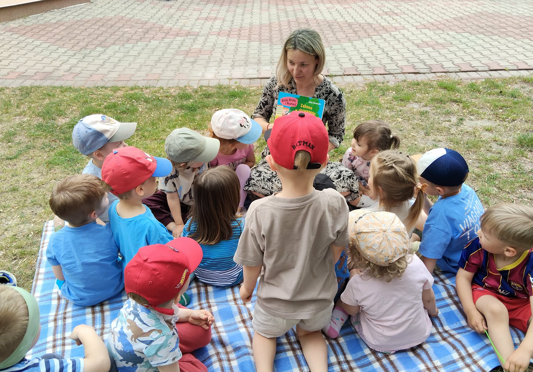 Czytający rodzic – mama Hani – Biedronki
