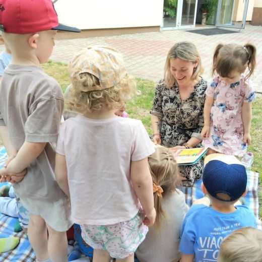 Czytający rodzic – mama Hani – Biedronki