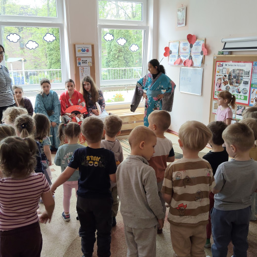 Teatrzyk kamishibai – Biedronki i Żabki