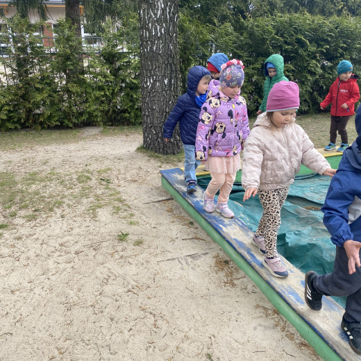 Grupa II „Żaby” – realizacja projektu „Gra zmysłami” w miesiącu kwietniu