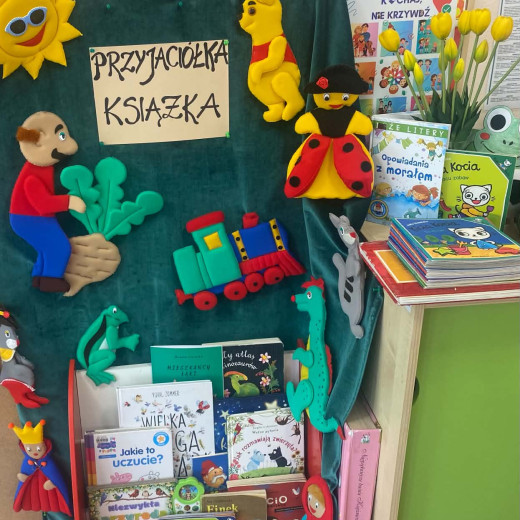 Czytający rodzic – mama Hani – Biedronki