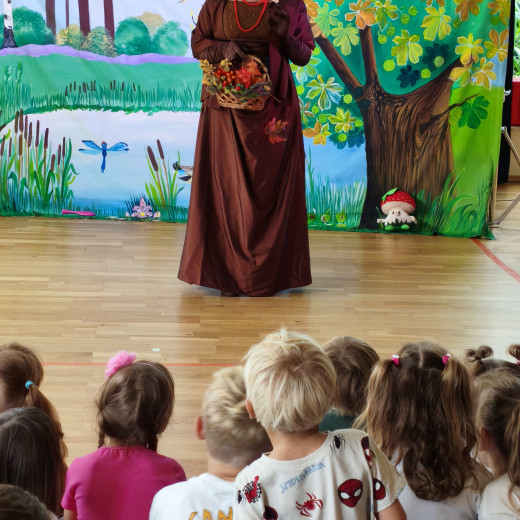 Teatr Dur-Moll, Na jesiennym liściu