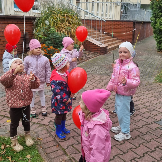 Czerwone baloniki i Kraina Pamięci! – Biedronki
