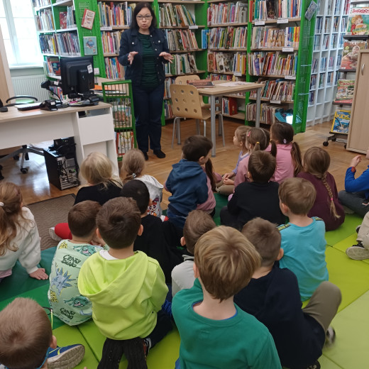 Pszczółki – wizyta w bibliotece
