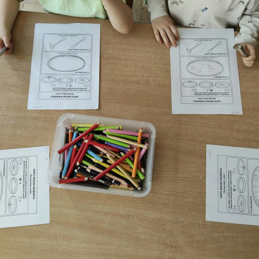 Projekt Mali Naukowcy „Uciekający pieprz” – Żabki