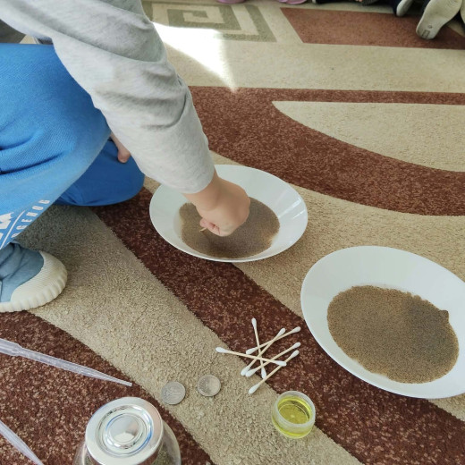 Projekt Mali Naukowcy „Uciekający pieprz” – Żabki
